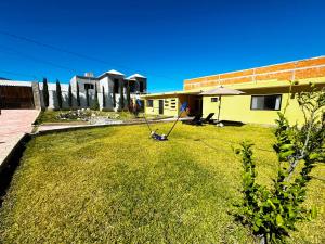 a yard with a house and a house with at Amplia casa en Parras con wifi, fogatero y asador in Parras de la Fuente