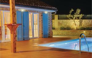 Πισίνα στο ή κοντά στο 3 Bedroom Awesome Home In Nerezine
