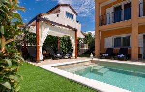 Bazén v ubytování Apartment Boutique nebo v jeho okolí + 20 fotografií