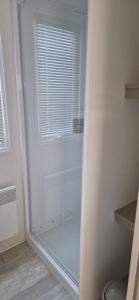 Koupelna v ubytování Mobil-home confort 6 personnes proche Europa-Park