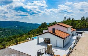 an aerial view of a house with a pool at Villa Bella Draguc in Draguć