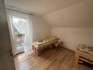 a small room with a bed and a window at Ubytovanie u Petra in Čadca
