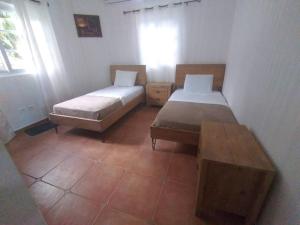 Entire Villa with pool in front of beach!客房内的一张或多张床位
