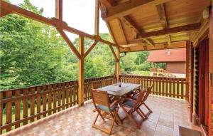 Balkón nebo terasa v ubytování Pet Friendly Home In Licki Osik