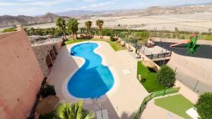 an overhead view of a swimming pool at a resort at Casa Del Arte in Mojácar