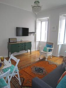 Μια τηλεόραση ή/και κέντρο ψυχαγωγίας στο Shabby Chic Flat 2