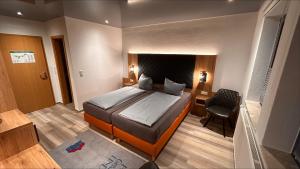 Postel nebo postele na pokoji v ubytování Hotel Gästehaus Linden