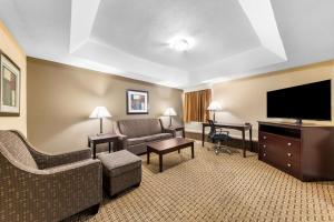 TV a/nebo společenská místnost v ubytování Best Western Markita Inn