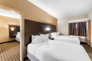 Postel nebo postele na pokoji v ubytování Best Western Halito Inn