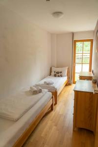 Posteľ alebo postele v izbe v ubytovaní Manuela 9 by SMR Rauris Apartments - close to Spa and Gondola + 37 fotografií
