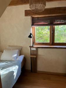 Posteľ alebo postele v izbe v ubytovaní Lake House I // Alauzet Ecolodge + Nature spa + 16 fotografií
