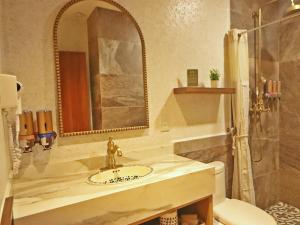 Kopalnica v nastanitvi Hotel Boutique Típico