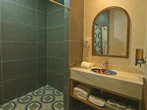 Kopalnica v nastanitvi Hotel Boutique Típico