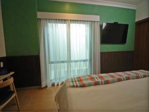 TV in/ali zabaviščno središče v nastanitvi Hotel Boutique Típico