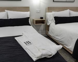 Hotel Bayit客房内的一张或多张床位