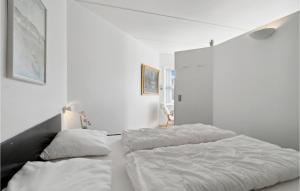 En eller flere senge i et værelse på 2 Bedroom Amazing Apartment In Fanø