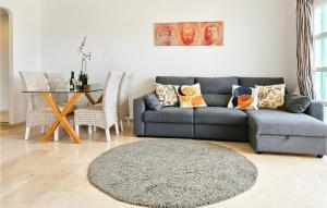 Et opholdsområde på 1 Bedroom Nice Apartment In Mijas Golf