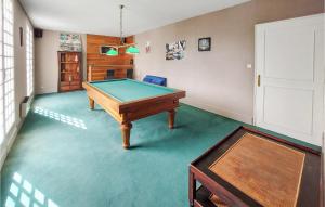 a room with a pool table in it at Awesome Home In Vianne in Vianne