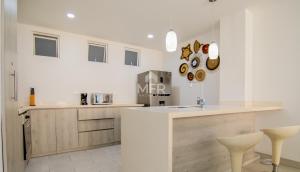 a kitchen with a counter and stools in it at MORROS 922 APTO 3 ALCOBAS in Cartagena de Indias