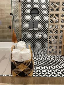 a bathroom with a basket of towels next to a sink at Casa Donceles Apartments and Suites, Alojamientos ideales para familias y grupos in Mexico City +150 photos