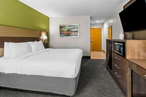 a hotel room with a bed and a flat screen tv at Best Western Niceville - Eglin AFB Hotel in Niceville