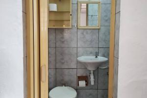 Koupelna v ubytování KITNET BERTIOGA CENTRO - TV, WIFI, Garagem + 14 fotografií