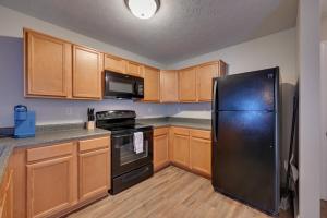 Eldhús eða eldhúskrókur á 3 Mi to Dtwn Pet-Friendly Apt in Elizabethtown!