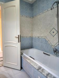 Koupelna v ubytování S+2 manzah 7 bis