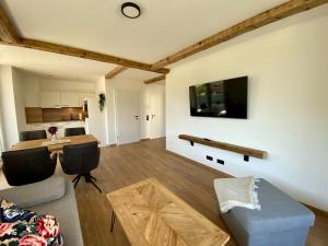 Televízia a/alebo spoločenská miestnosť v ubytovaní Apartment in Saalfelden near Ski Slopes