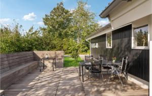 Balkon atau teras di Amazing Home In Odder With Kitchen