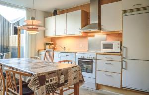 Kuchyň nebo kuchyňský kout v ubytování Holiday Home Slusen Hvide Sande Vi + 12 fotografií
