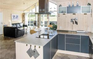 Køkken eller tekøkken på Holiday Home Søtungevej