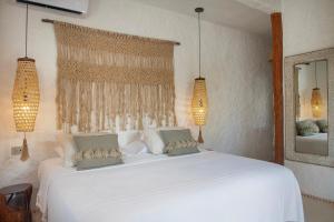 Postel nebo postele na pokoji v ubytování Mawimbi Boutique Hotel + 37 fotografií
