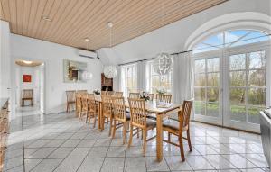 Fotografie z fotogalerie ubytování Gorgeous Home In Ulfborg With Wifi v destinaci Øby
