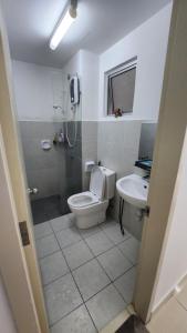Koupelna v ubytování EnL Homestay ALANIS Residence + 9 fotografií