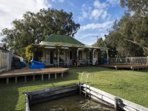 Gallery image of Mandurah Riverfront Holiday Rental in North Yunderup