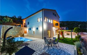 Bazén v ubytovaní Awesome Home In Modric alebo v jeho blízkosti