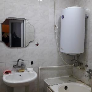 Ένα μπάνιο στο Apartment Niyazi 5