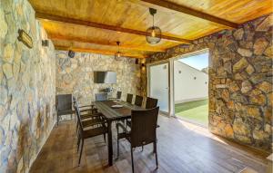 Posezení v ubytování Pet Friendly Apartment + 26 fotografií