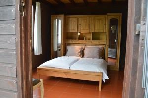 A bed or beds in a room at B&B Las Trinquades