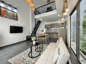 Μια τηλεόραση ή/και κέντρο ψυχαγωγίας στο Close to the Sea I Garden House I Hidden Gem in DN