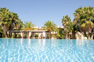 Bazén v ubytování Minerva Resort Hotel nebo v jeho okolí