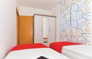 Posteľ alebo postele v izbe v ubytovaní Two-Bedroom Apartment In Vodice + 9 fotografií