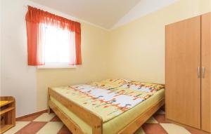 Postel nebo postele na pokoji v ubytování 3 Bedroom Beautiful Apartment In Labin