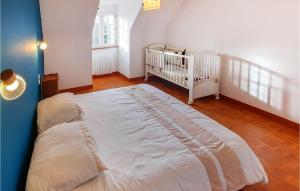 Posteľ alebo postele v izbe v ubytovaní 4 Bedroom Nice Home In Plougasnou