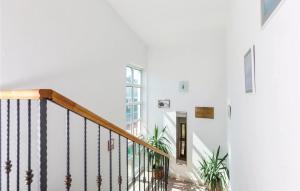 Fotografie z fotogalerie ubytování Three-Bedroom Holiday Home In Kastel Stari v destinaci Kaštela