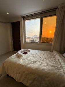 Voodi või voodid majutusasutuse Sun 3 Pyramids Inn toas