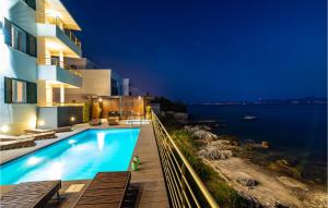Bazén v ubytování Beach Front Home In Kozino nebo v jeho okolí