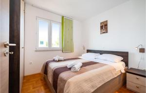 Postel nebo postele na pokoji v ubytování Beach Front Home In Kozino