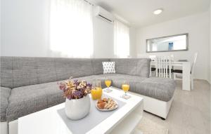 Część wypoczynkowa w obiekcie Apartment Vrsi-Mulo 11